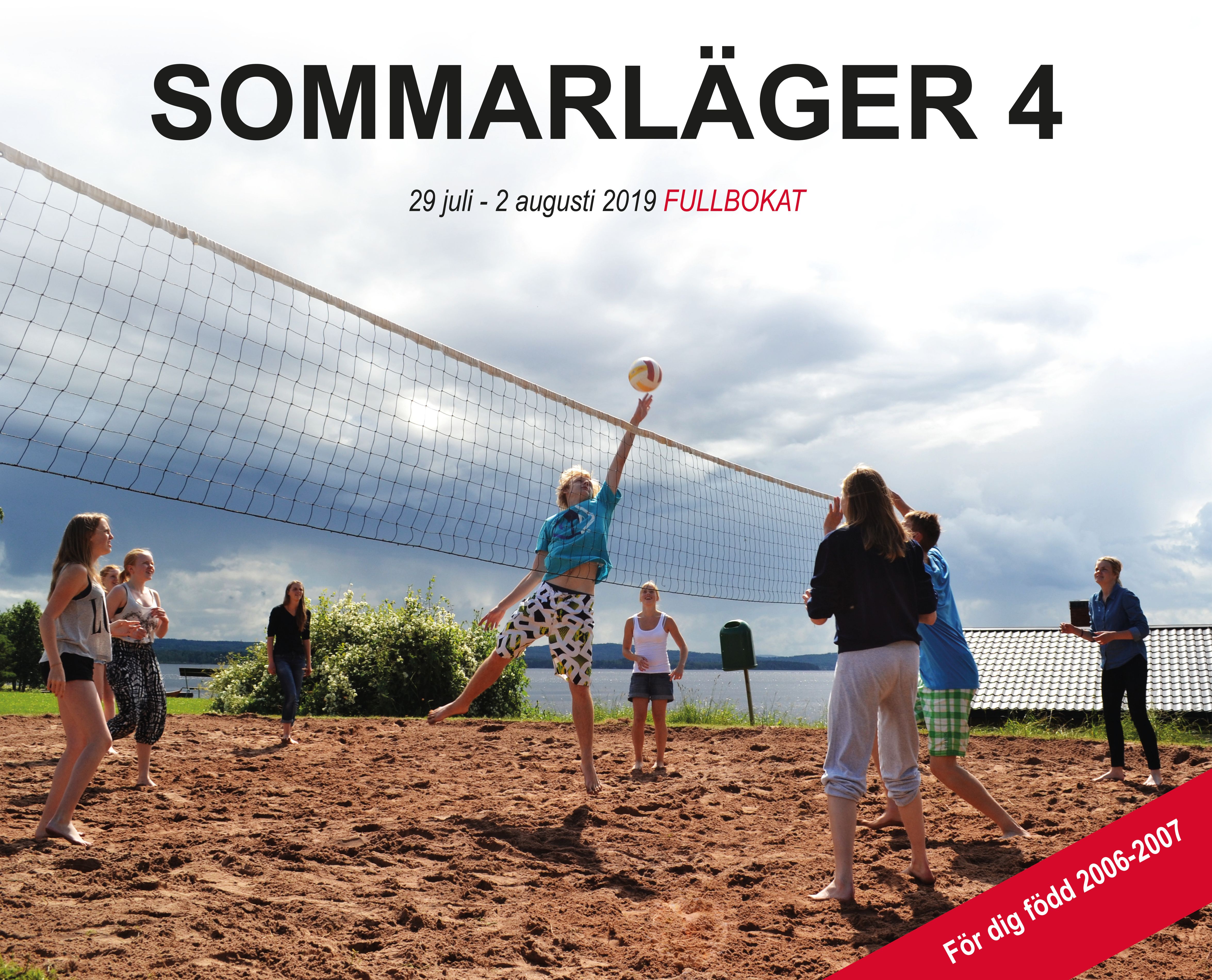 Barn som spelar volleyboll