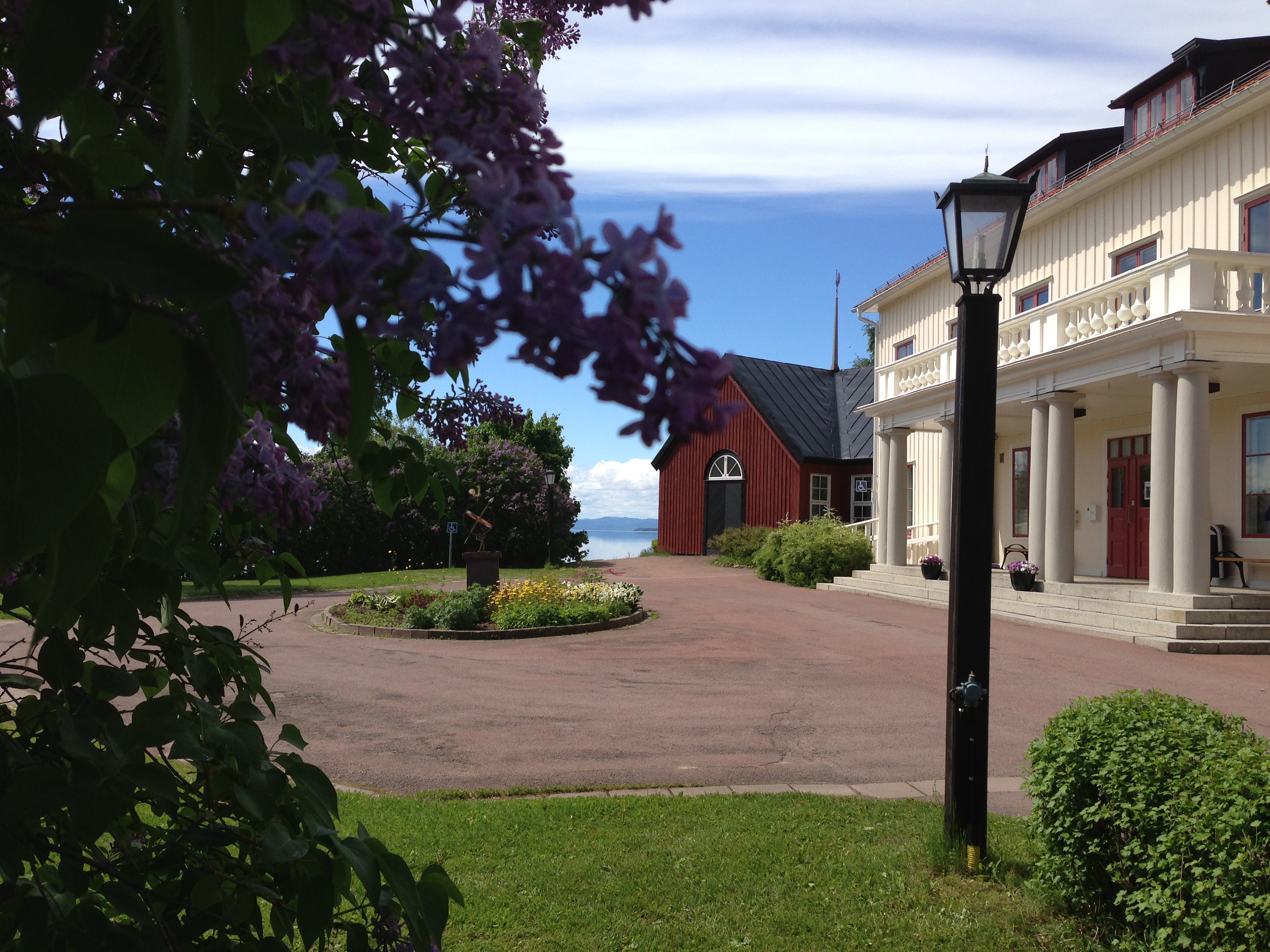 Stiftsgårdens entré och huvudbyggnad Foto Lotta Lirkas